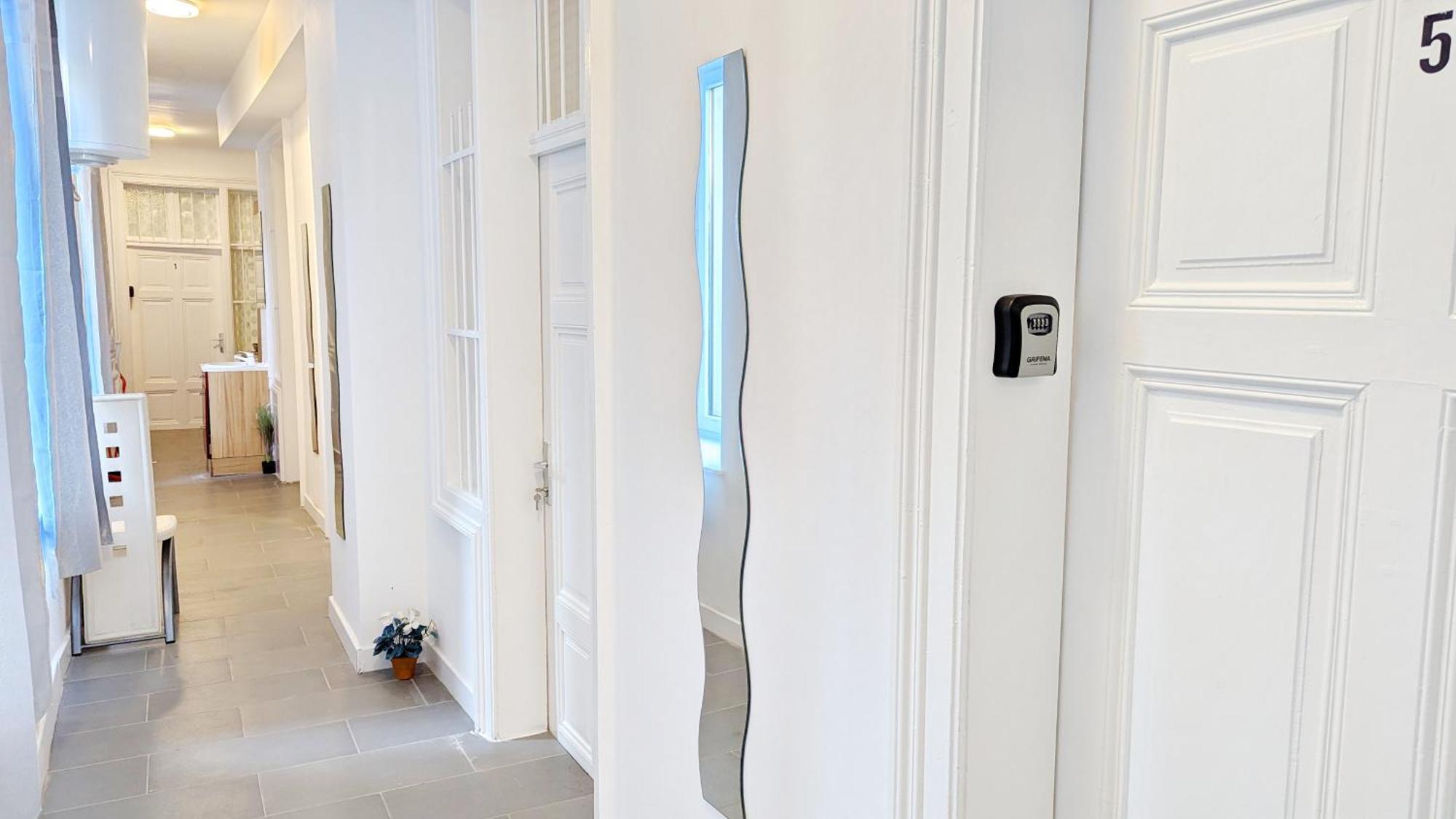 וינה Cozy Rooms In Lugner City Area מראה חיצוני תמונה
